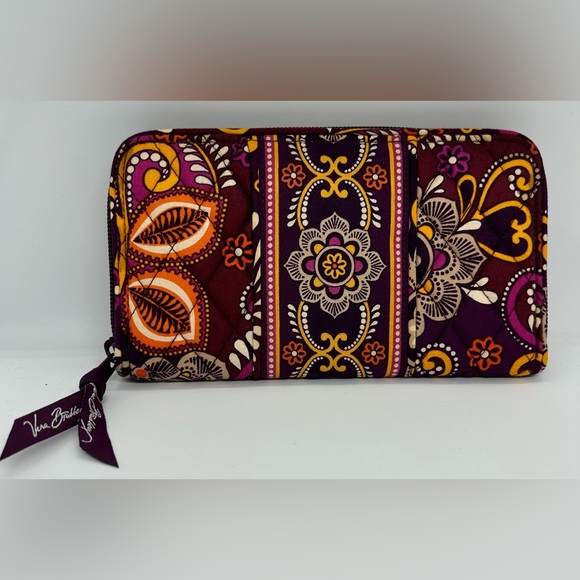 Vera Bradley Zippered Clutch Wallet in Retired Pattern “Safari Sunset.” - Picture 2 of 5